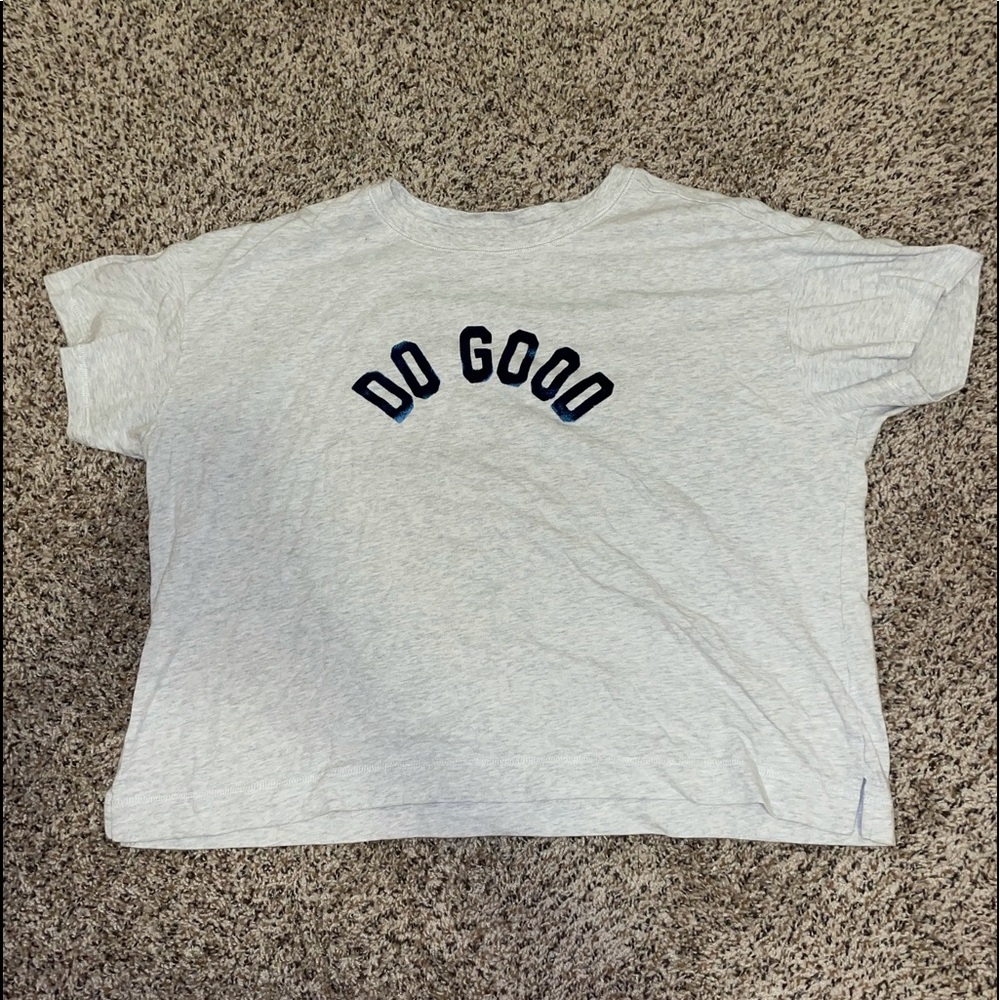 Grey Old Navy cropped t-shirt, size XL.